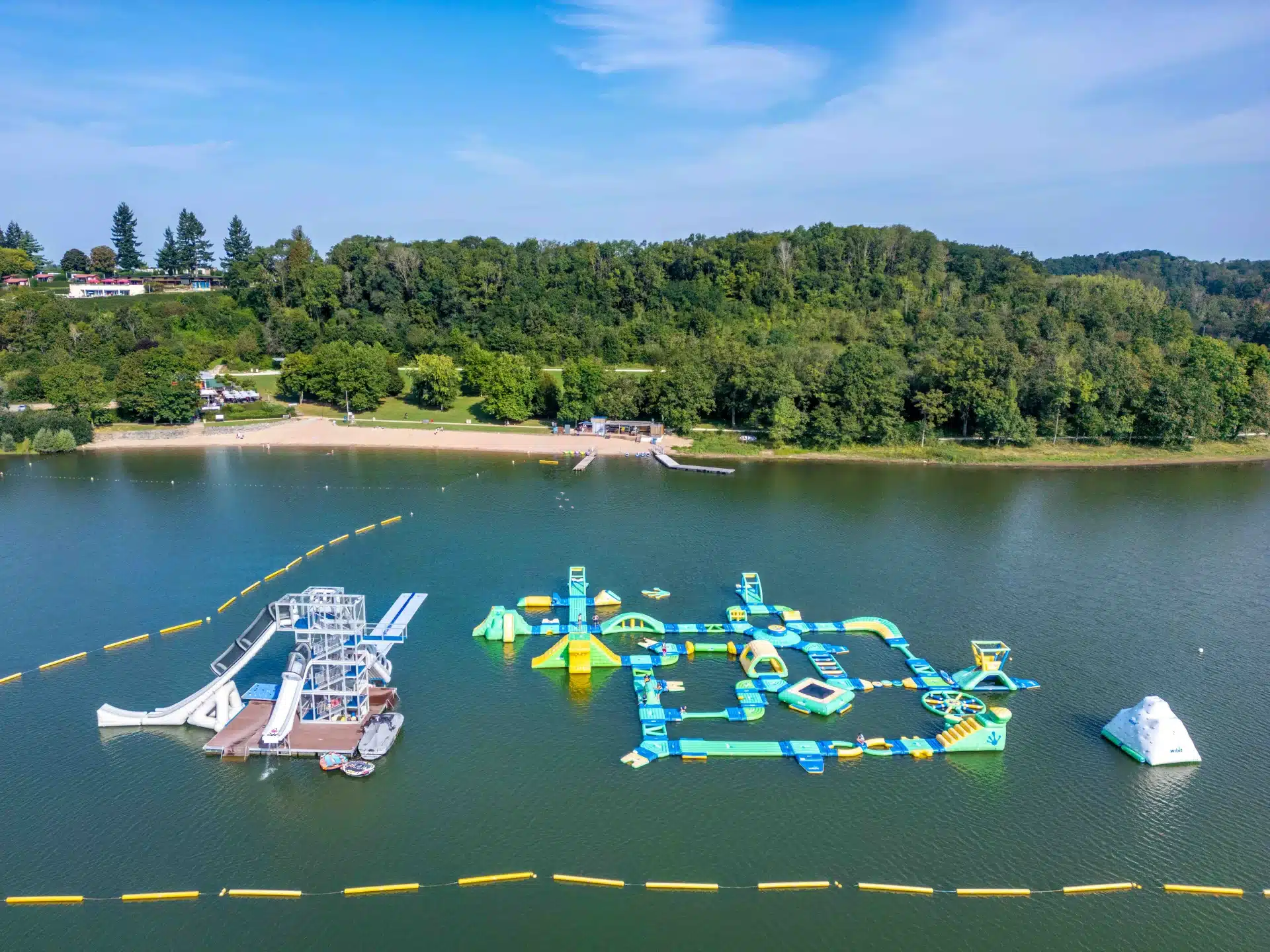 - 046 Camping Haute Marne La Liez Ciela Village Drone camping 5 étoiles Haute Marne Grand Est lac